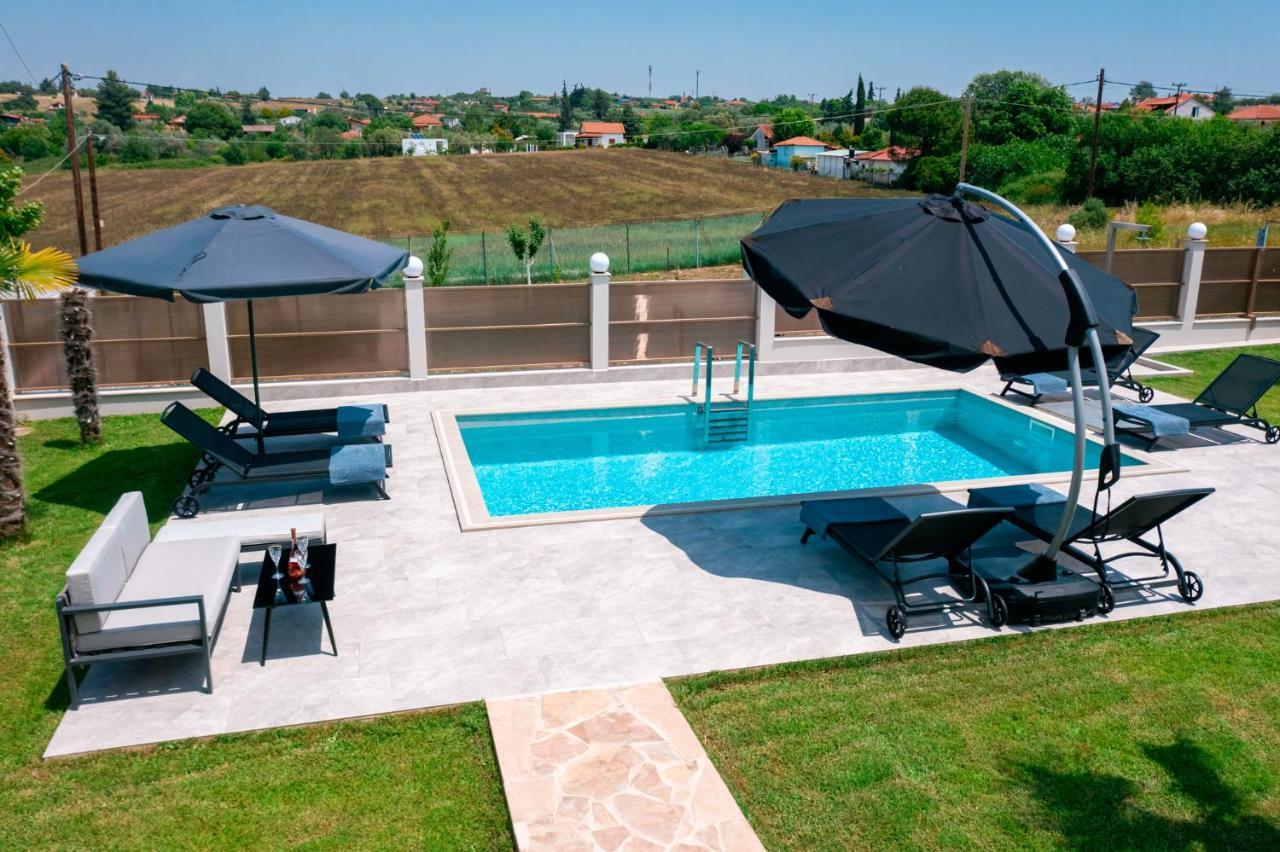 Villa Liana , Private Villa With Pool And Garden Vergia Екстериор снимка
