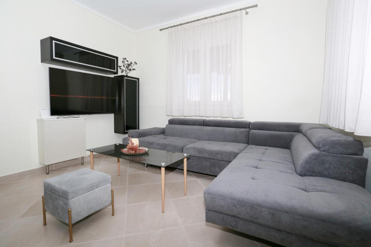 Villa Liana , Private Villa With Pool And Garden Vergia Екстериор снимка